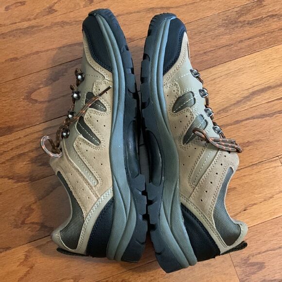 CC-Los Men’s hiking brown and tan waterproof shoes..  NWT main image 4